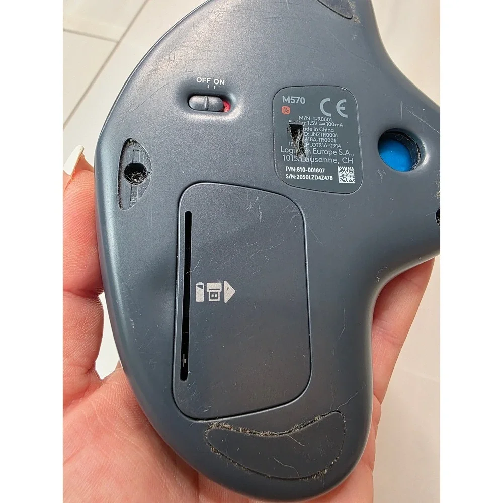 Logitech‎ M570 Wireless Trackball Mouse Ergonomic Black Blue 910-001799